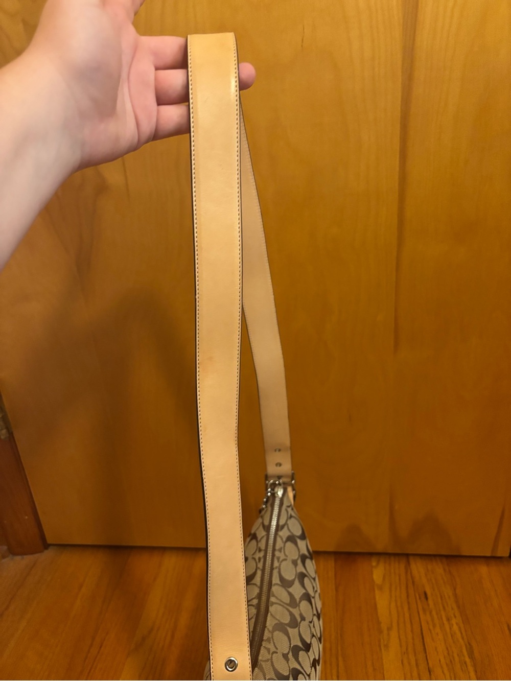 Coach Signature Canvas Hobo Bag in Khaki/Tan EUC - Picture 13 of 16